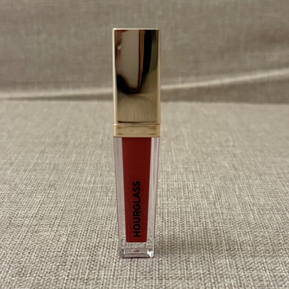 Hourglass Velvet Story Lip Cream in Crush .12 oz/3.6 g
